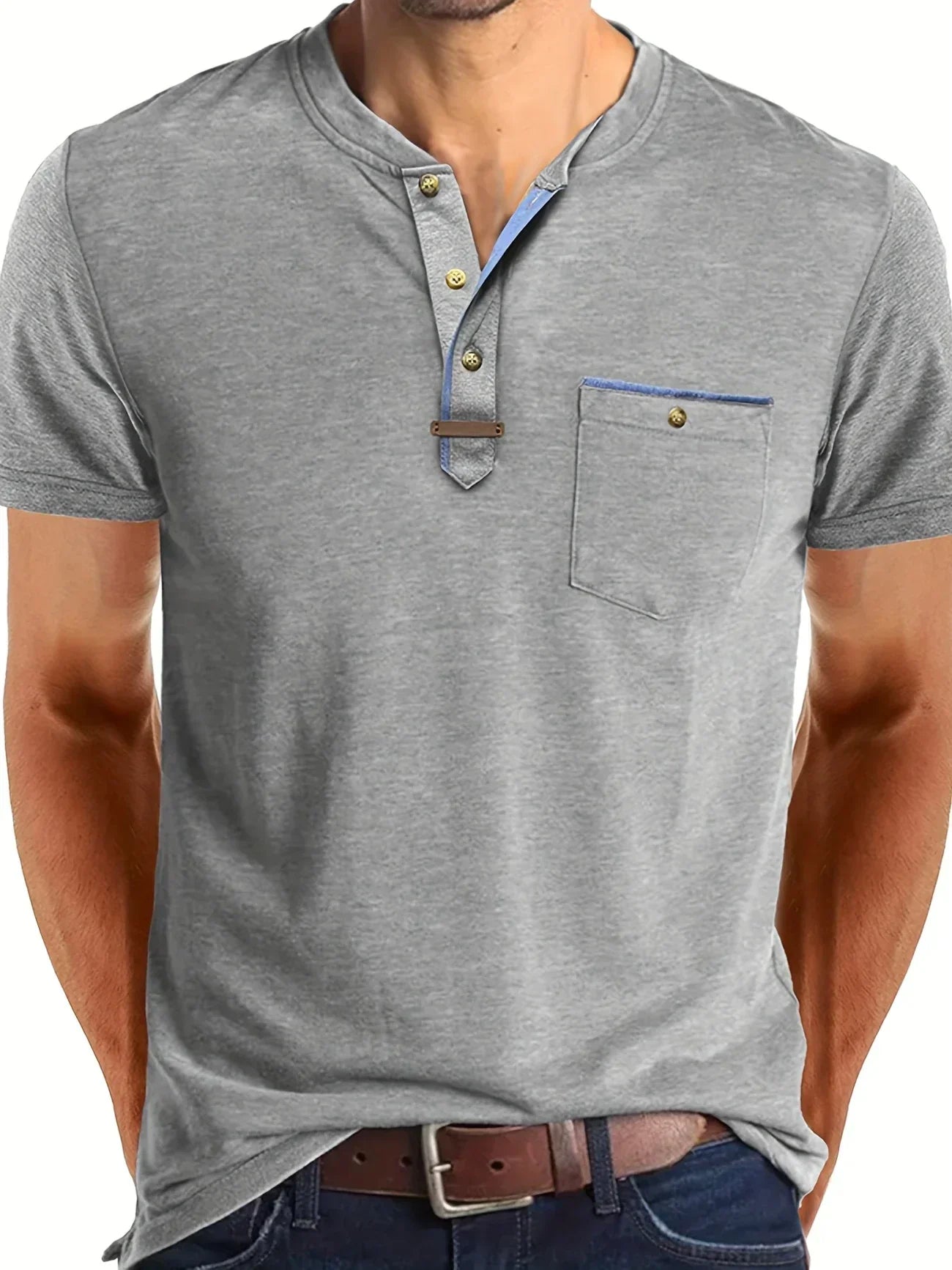 T-shirt elegante con colletto rotondo e tasca