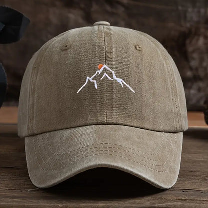Savrani™ | Cappellino da baseball con ricamo di una vetta montuosa