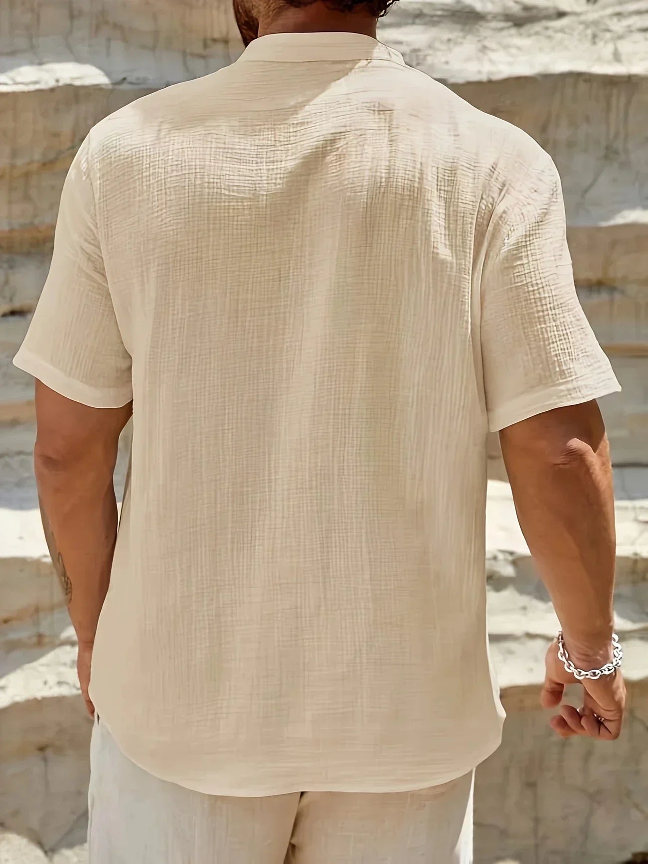 Camicia estiva elegante con collo alto