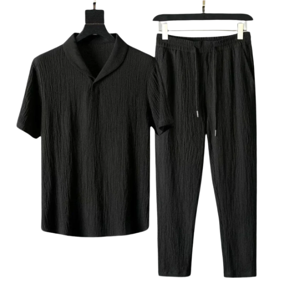 Polo e pantaloni in cotone.