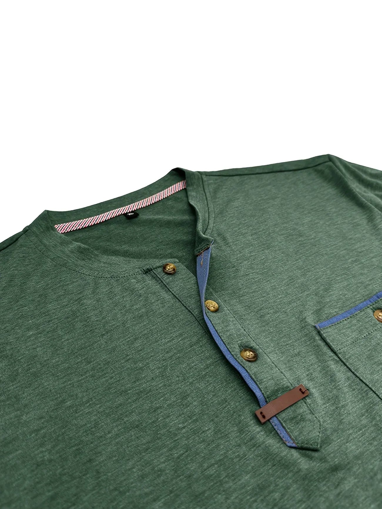 T-shirt elegante con colletto rotondo e tasca