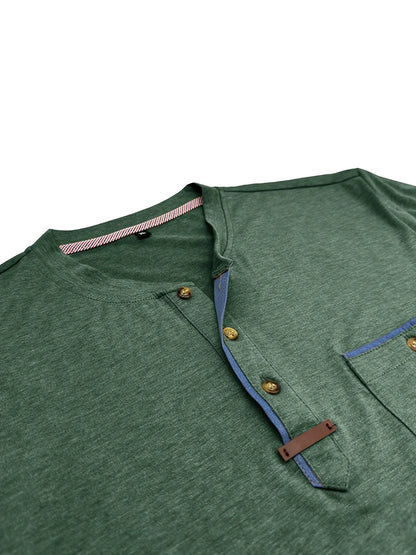 T-shirt elegante con colletto rotondo e tasca