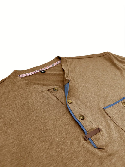 T-shirt elegante con colletto rotondo e tasca
