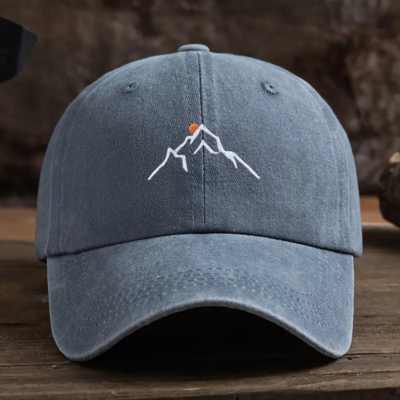 Savrani™ | Cappellino da baseball con ricamo di una vetta montuosa