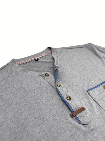 T-shirt elegante con colletto rotondo e tasca