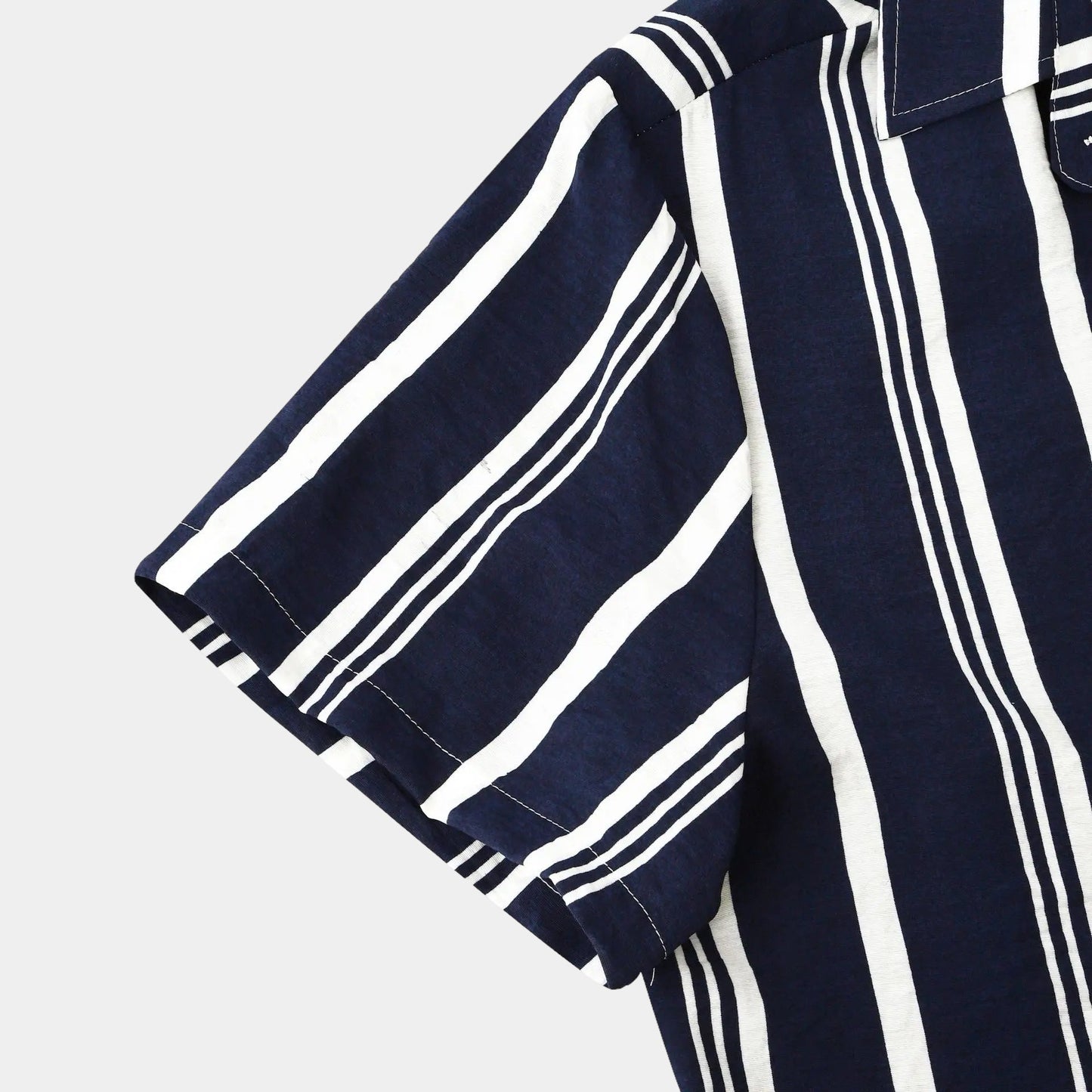 camicia a righe speciale.