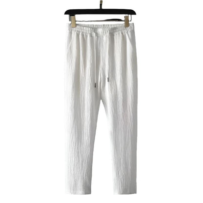 Polo e pantaloni in cotone.