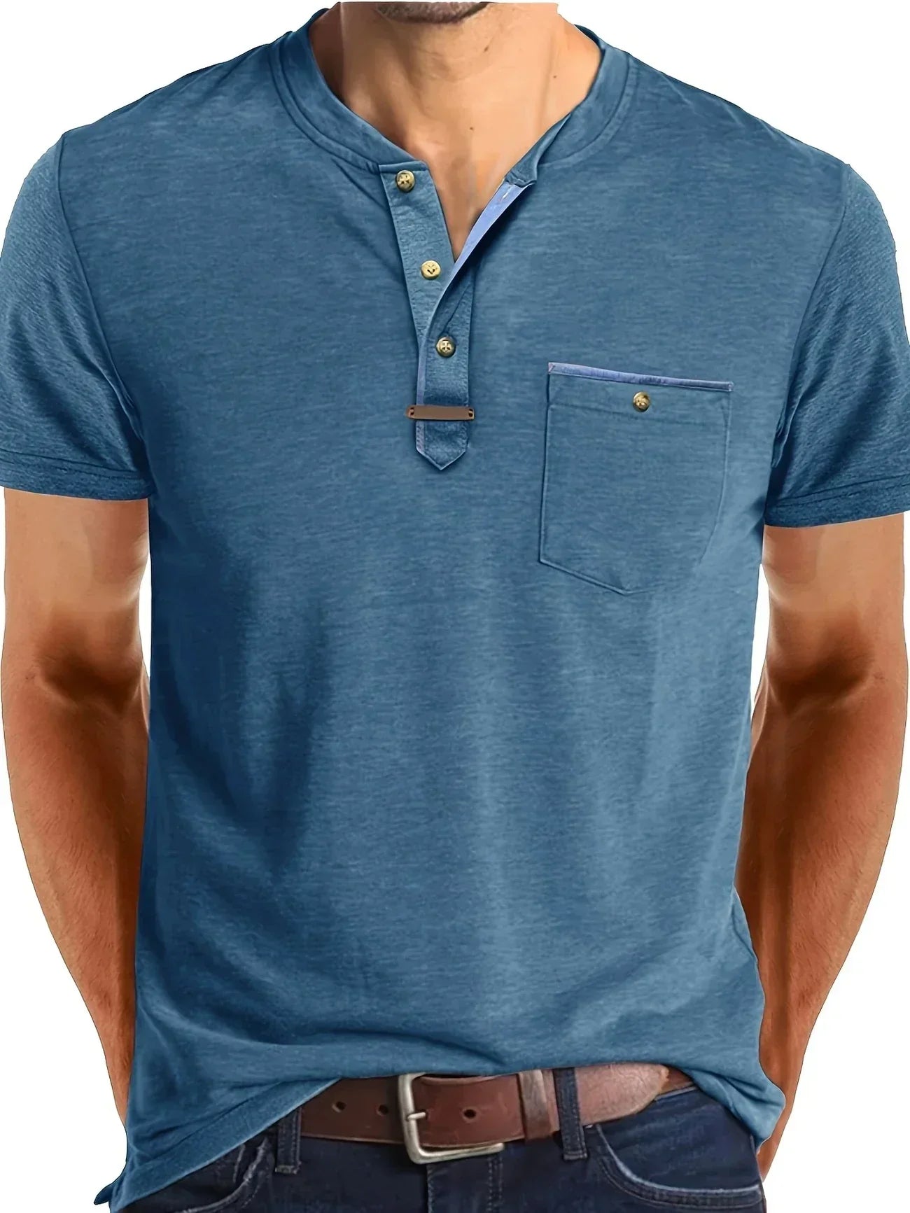 T-shirt elegante con colletto rotondo e tasca