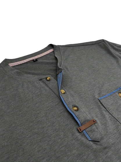 T-shirt elegante con colletto rotondo e tasca