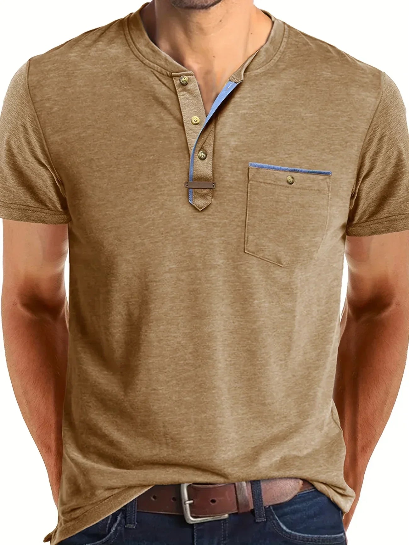 T-shirt elegante con colletto rotondo e tasca