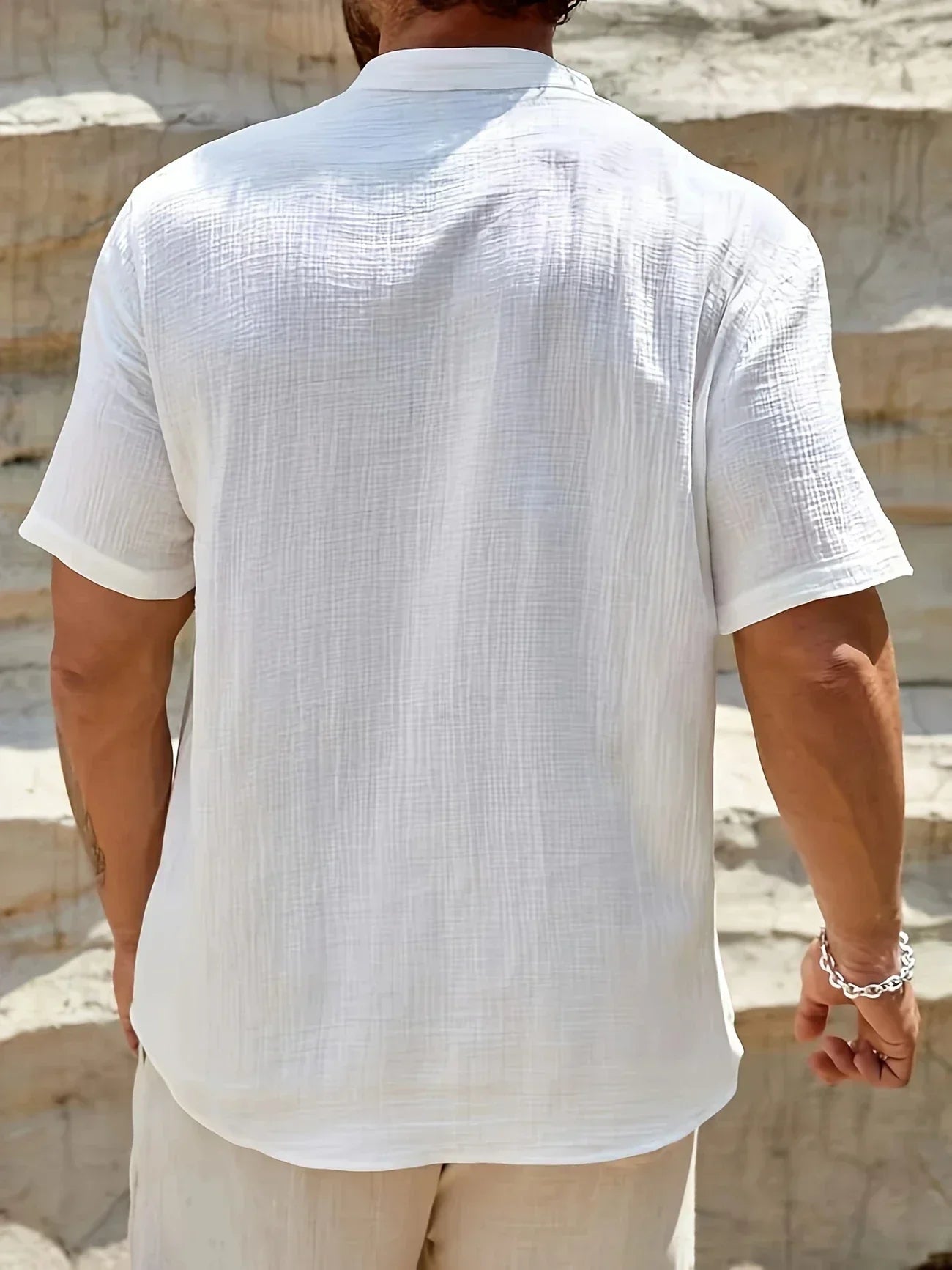 Camicia estiva elegante con collo alto