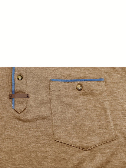 T-shirt elegante con colletto rotondo e tasca